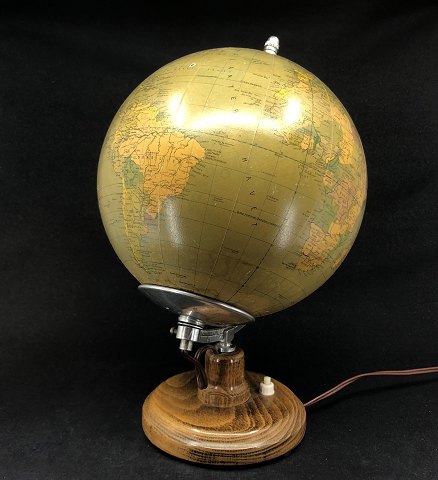 Globe from the 1960'ish in glass
