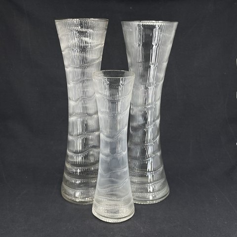 Set on 3 vases with wavy optics