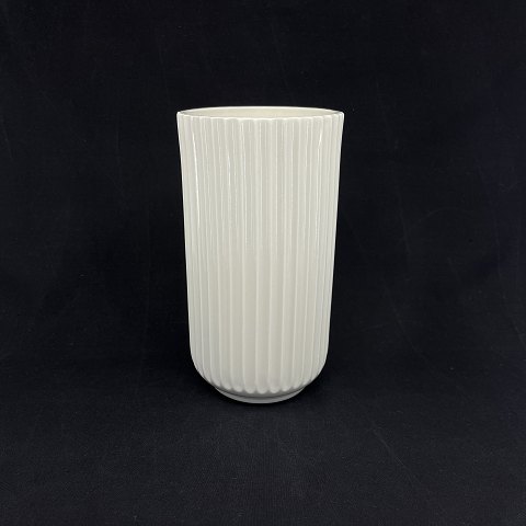 White Lyngby vase, 20 cm.