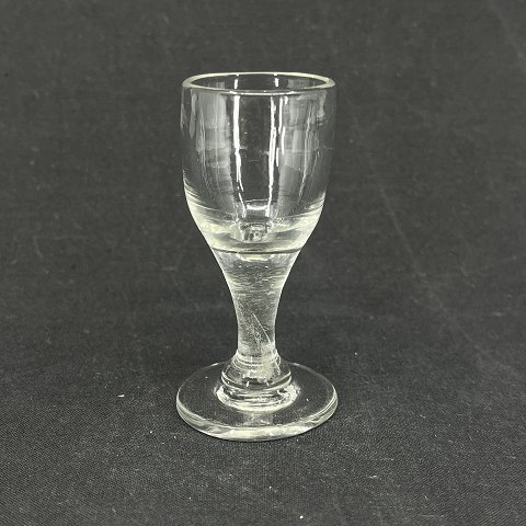 Fint lille snapseglas fra 1800 tallets midte