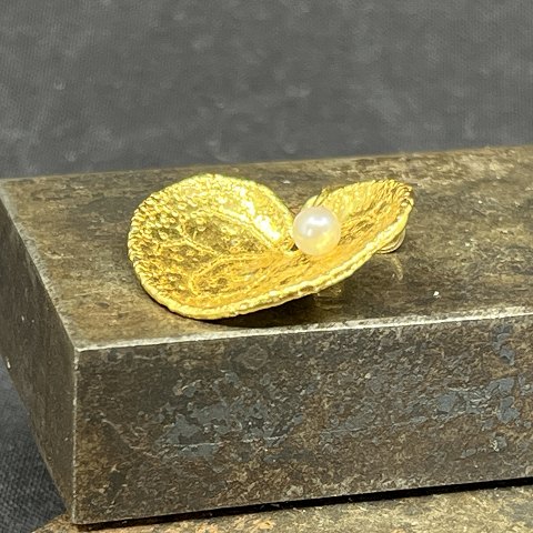 Gold-plated Flora Danica pendant