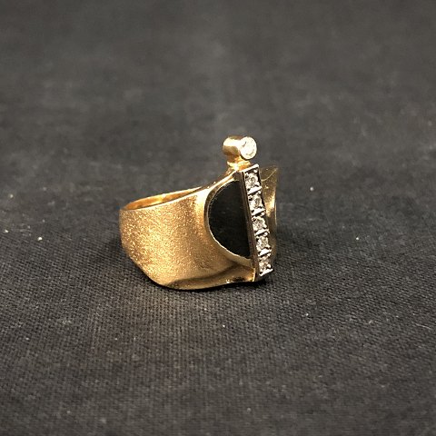 Moderne ring i guld og diamanter