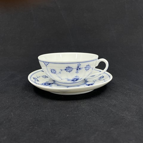 Small Blue Fluted Plain tea cup, 1898-1923.