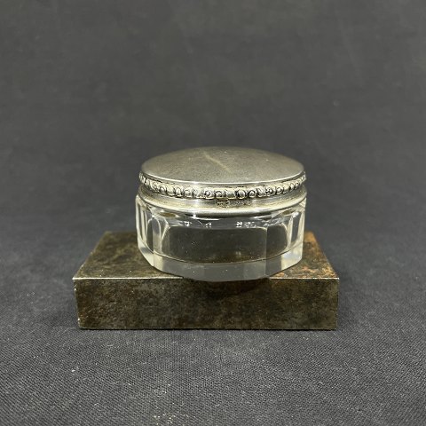 Lille æske med sølvlåg