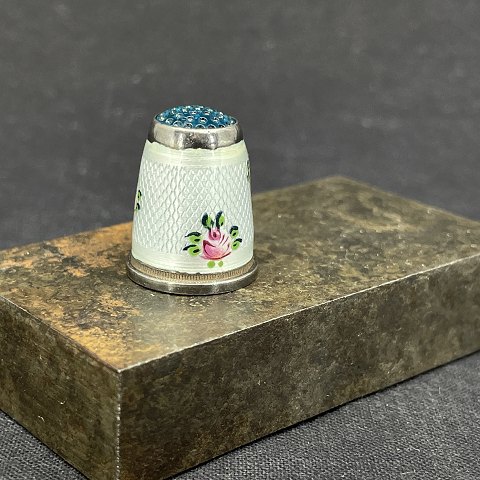Thimble in silver and enamel