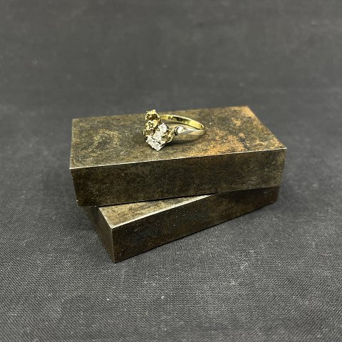 Forgyldt ring i sølv med stene