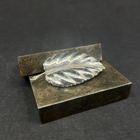 Detailed leaf brooch from the 1930s
