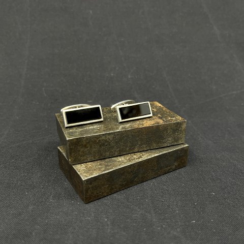 A pair of cufflinks with onyx
