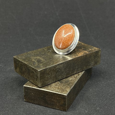 Ring in silver with large sparkling stone