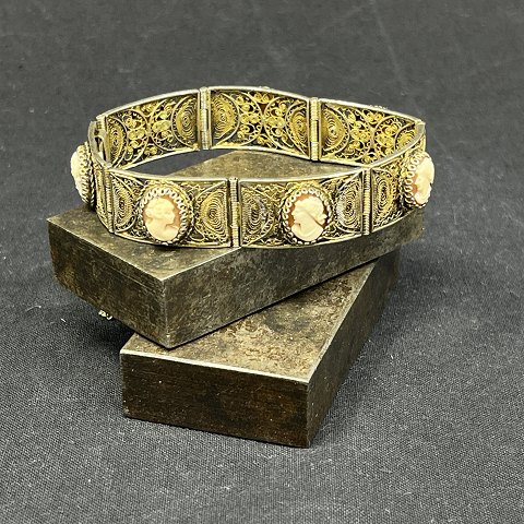 Bracelet with filigree and cames
