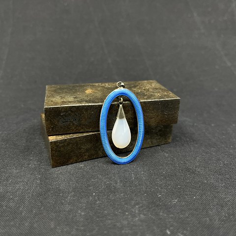 Pendant in silver with enamel and moonstone