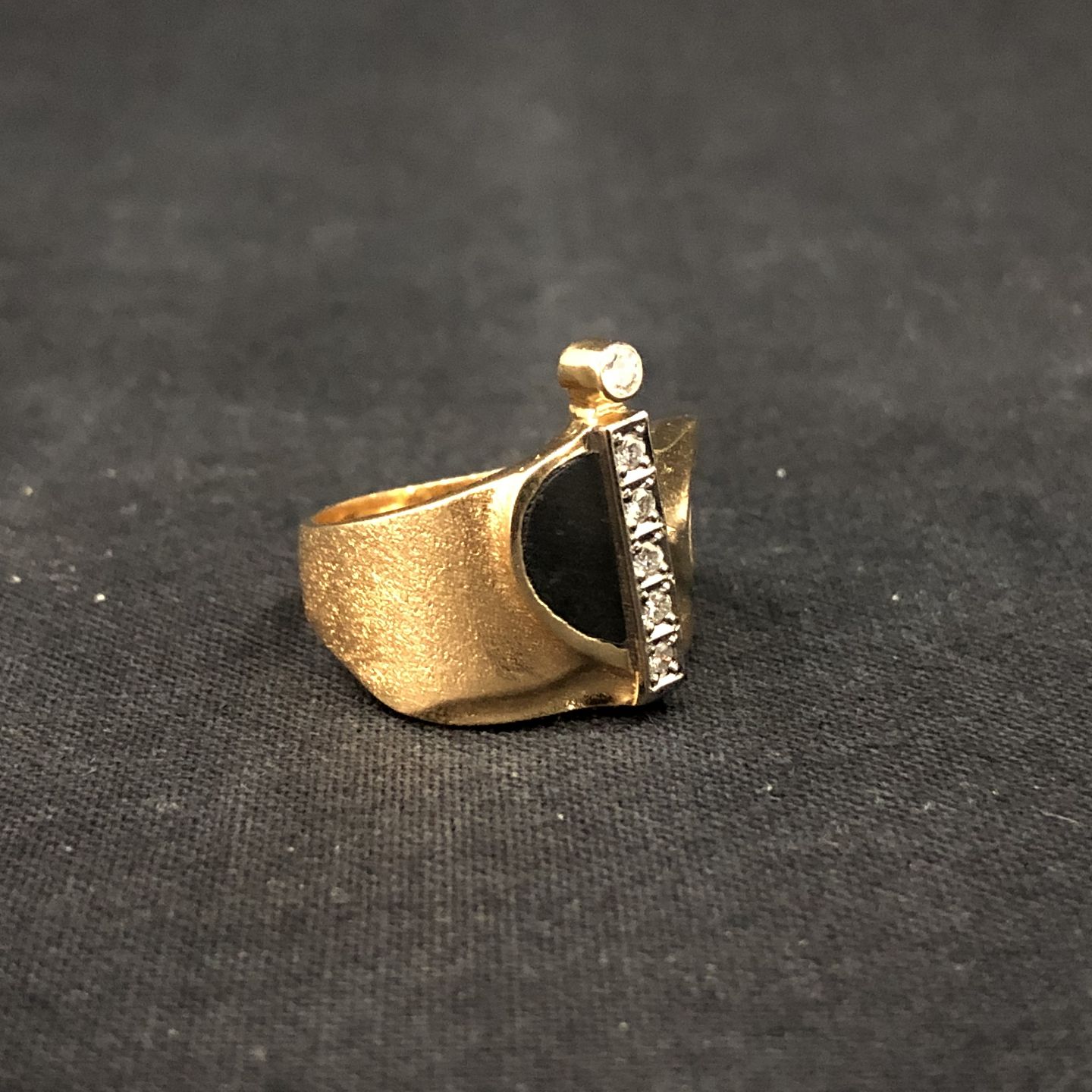 ægtefælle forbandelse indhente Harsted Antik - Moderne ring i guld og diamanter *