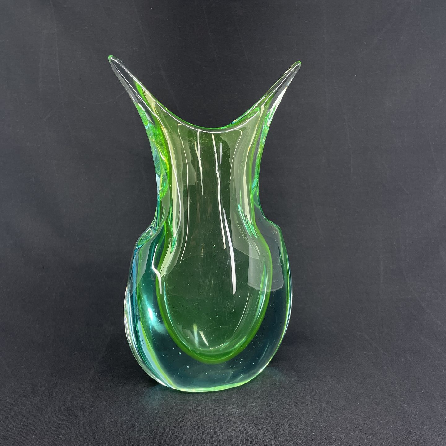 ægtemand Barry Forbandet Harsted Antik - Fin lysegrøn sommerso vase fra 1960'erne